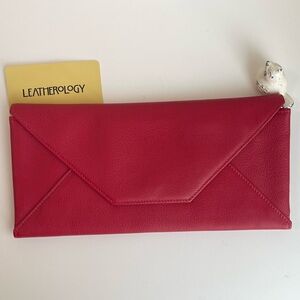 LEATHEROLOGY Travel Organizer Wallet Red Apple New With Tag 🏷️